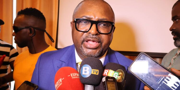 Conakry : les jeunes de Kaloum rencontrent Dr David MAKONGO pour l’expliquer leur problème d’emploi