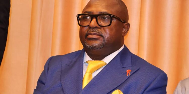 Rencontré par les jeunes de Kaloum pour leur employabilité : Dr David MAKONGO les appelle à être unis avant qu’il ne fasse une proposition au Nom du Général Mamadi DOUMBOUYA !