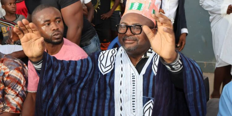 Kaloum : la jeunesse de téminètaye décerne le satisfecit de l’homme de paix et de l’Unité Nationale en Guinée à Dr David MAKONGO