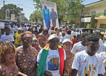 Kaloum : Dr David MAKONGO mobilise des milliers de personnes pour soutenir la politique du Général Mamadi DOUMBOUYA !